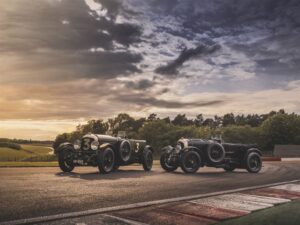 Ikoninen vuoden 1929 kilpa-auto Bentley Speed Six syntyy uudestaan